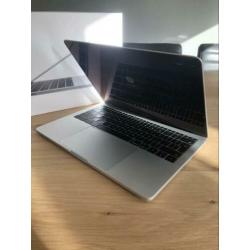 Macbook pro 2017 13’ 256SSD 8GB 2.3GHz Apple care+