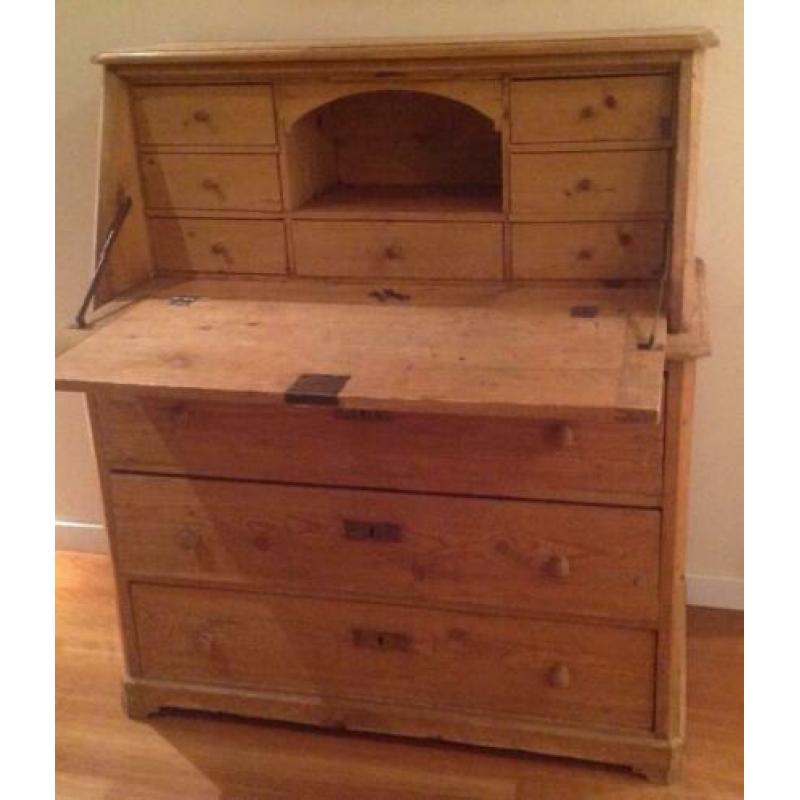 Antiek secretaire, grenenhout.