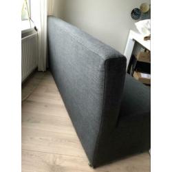 Eettafelbank met drie stoelen
