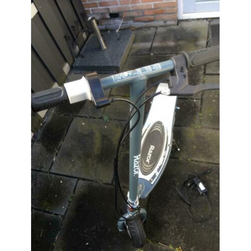 Razor E300S Elektrische step met zadel