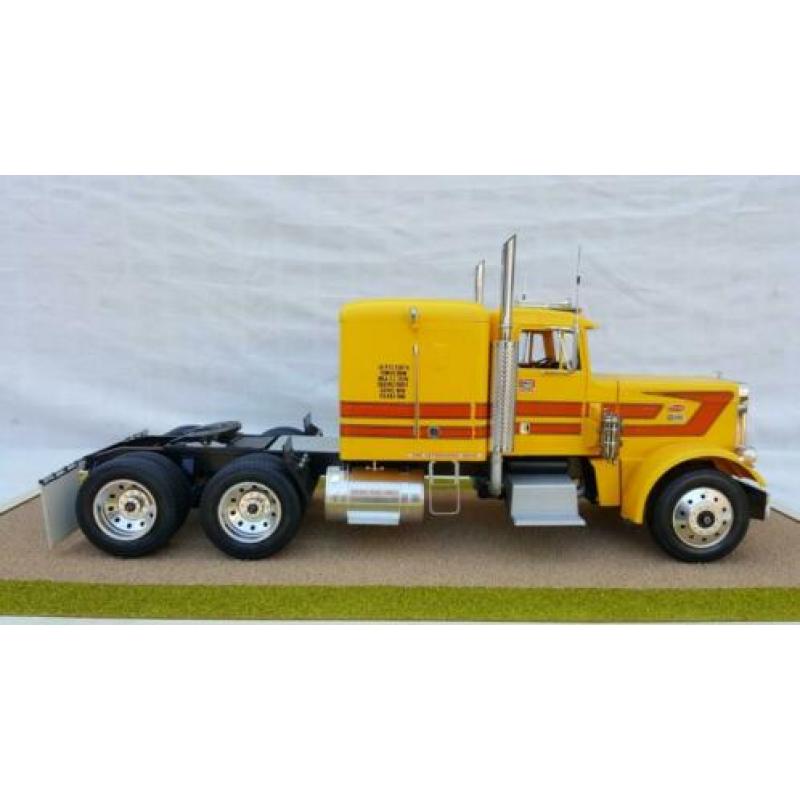 Peterbilt 359 schaal 1/16 van revell