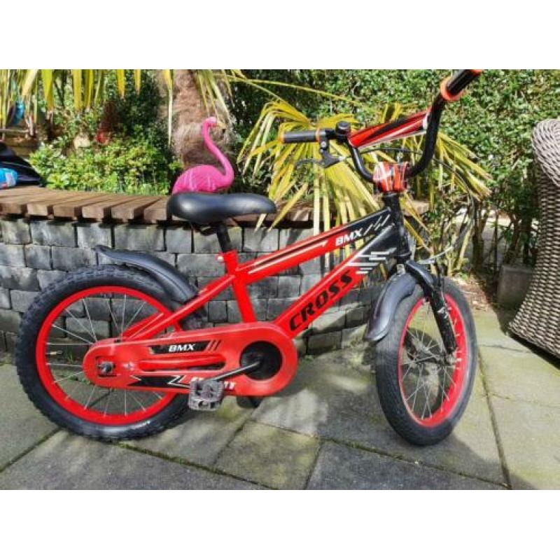 BMX jongensfiets 16 inch met zijwieltjes.