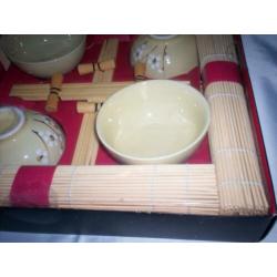 Nieuw In Doos 4 Persoons Chinese Dinnerset.