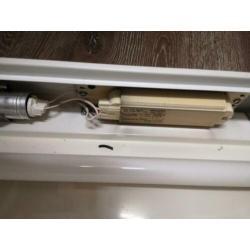 Dubbele TL bak met lampen