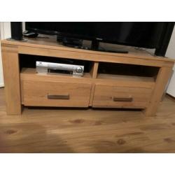 Massief houten meubels.