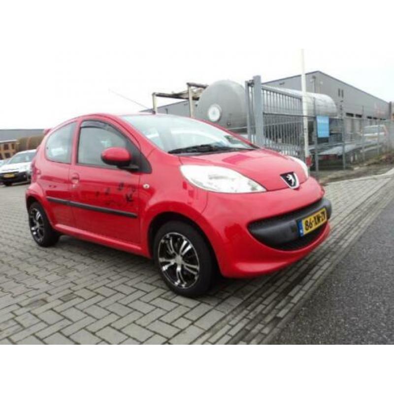 Peugeot 107 1.0 12v 68pk 5deurs sport stuurbekrachtiging