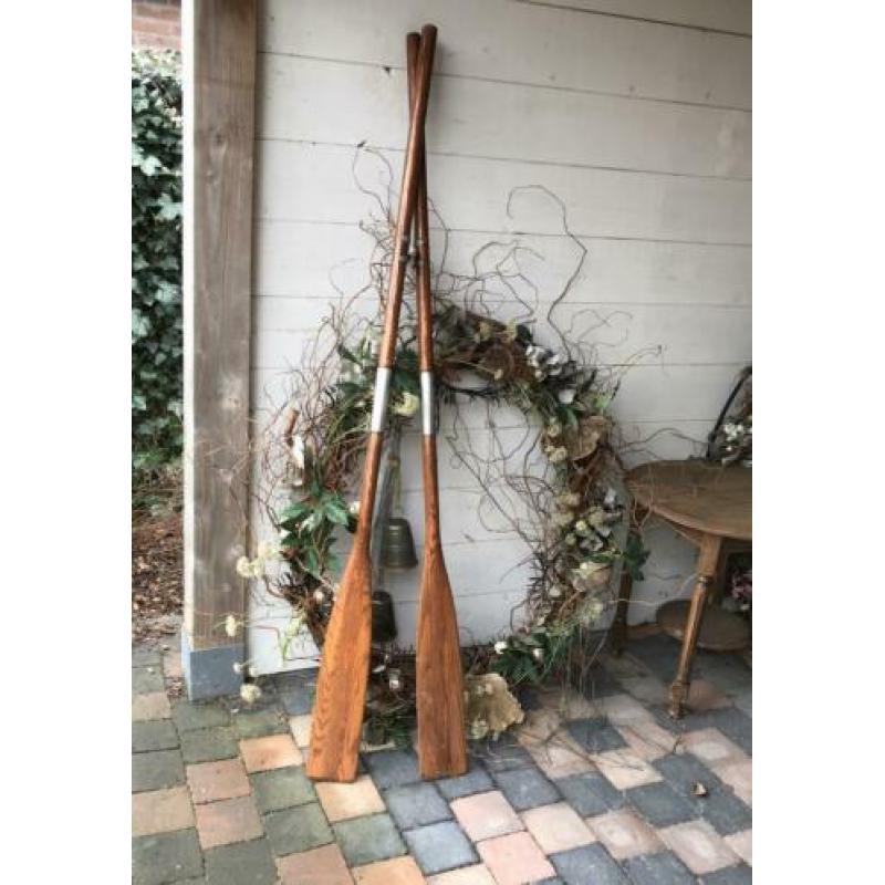 Roeiriemen van hout 185cm lang.2 st.