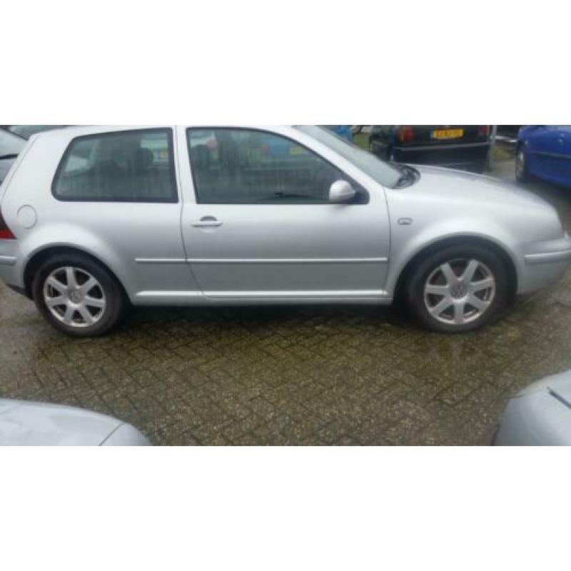 Volkswagen Golf 2.0 85KW 2002 Grijs