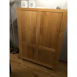 Massief houten meubels.
