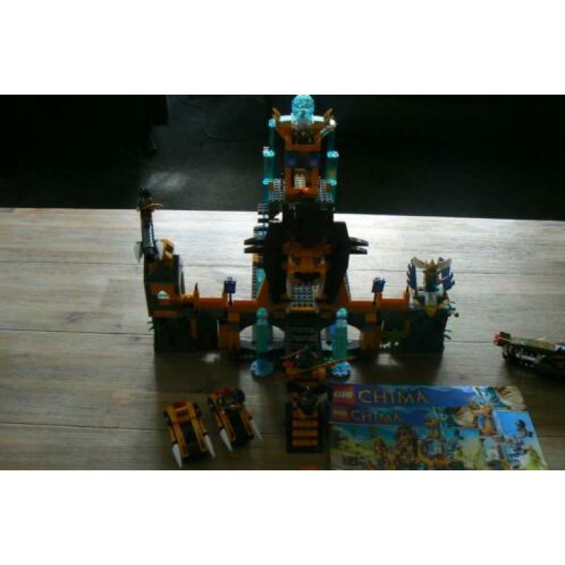Te koop: Lego Chima Lion Chi Temple 70010 met boekjes