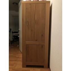 Massief houten meubels.