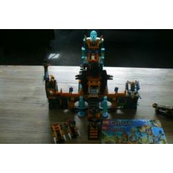Te koop: Lego Chima Lion Chi Temple 70010 met boekjes