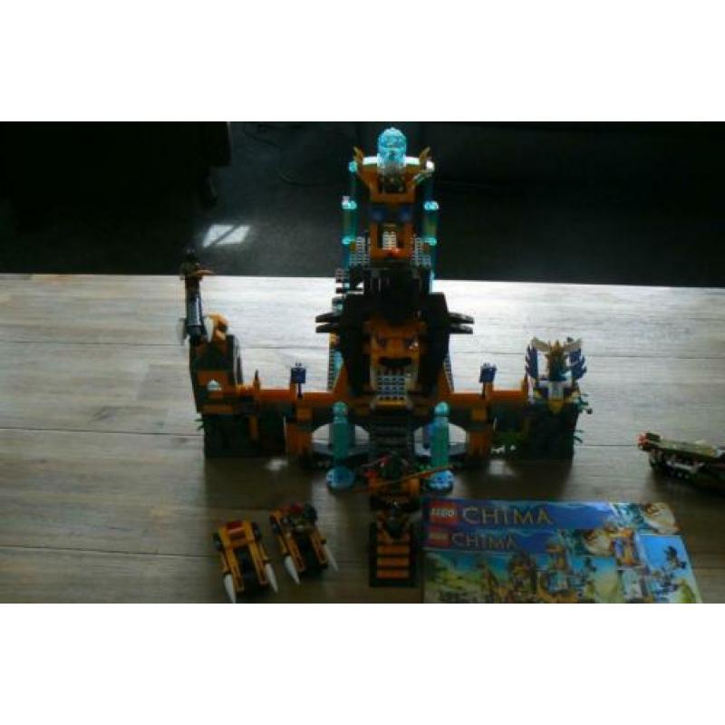 Te koop: Lego Chima Lion Chi Temple 70010 met boekjes