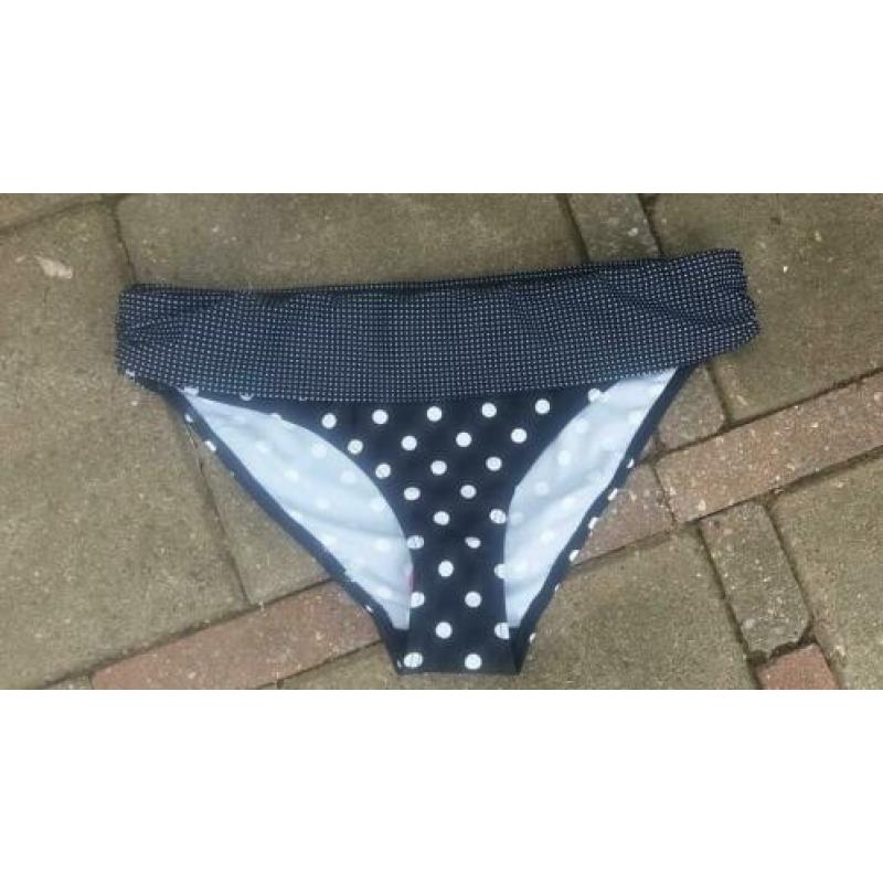 Bikini slip van O’Neill ,nieuw,mt 42 zwart met witte stip e