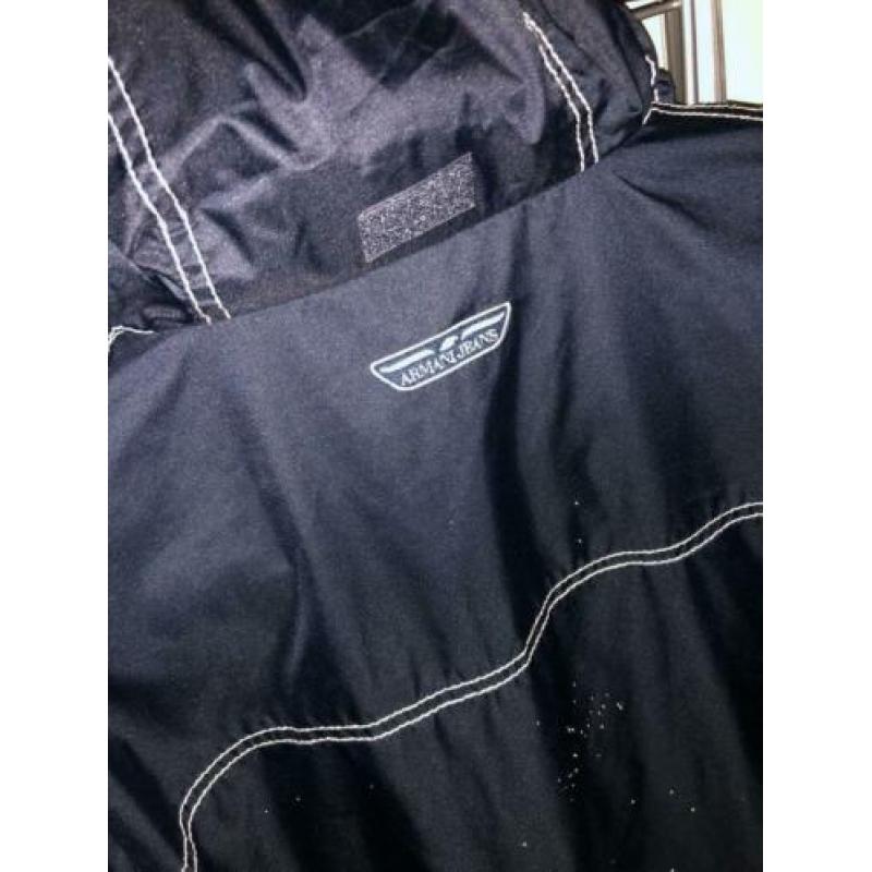 Armani jeans tussen jas