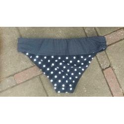 Bikini slip van O’Neill ,nieuw,mt 42 zwart met witte stip e