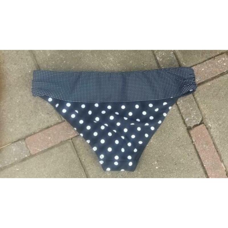 Bikini slip van O’Neill ,nieuw,mt 42 zwart met witte stip e