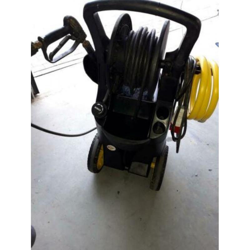 380 volt karcher 250 bar hooguit een uur mee gespoten