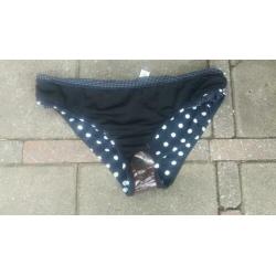 Bikini slip van O’Neill ,nieuw,mt 42 zwart met witte stip e