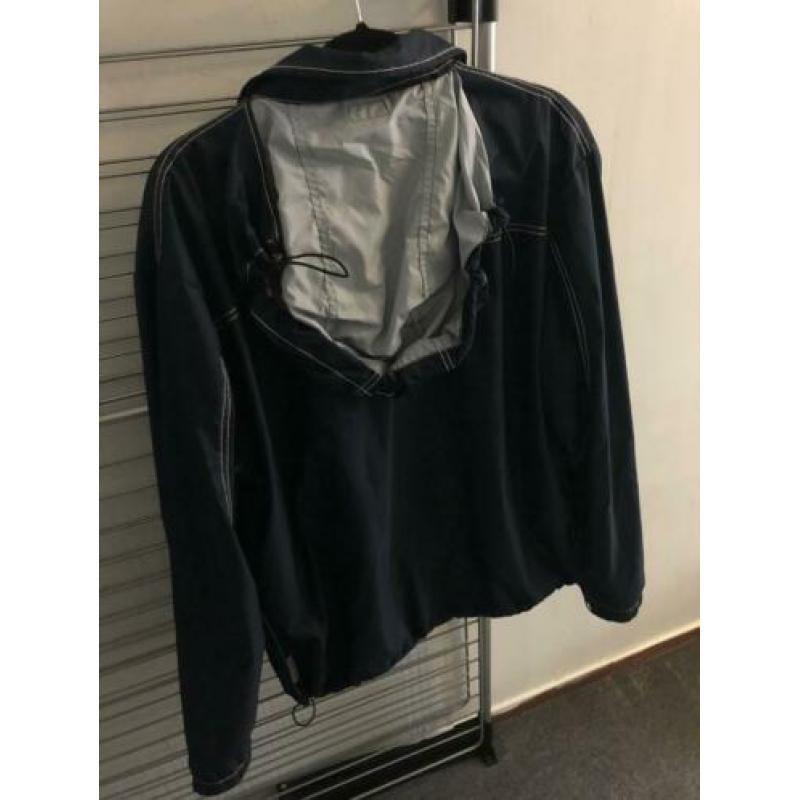 Armani jeans tussen jas