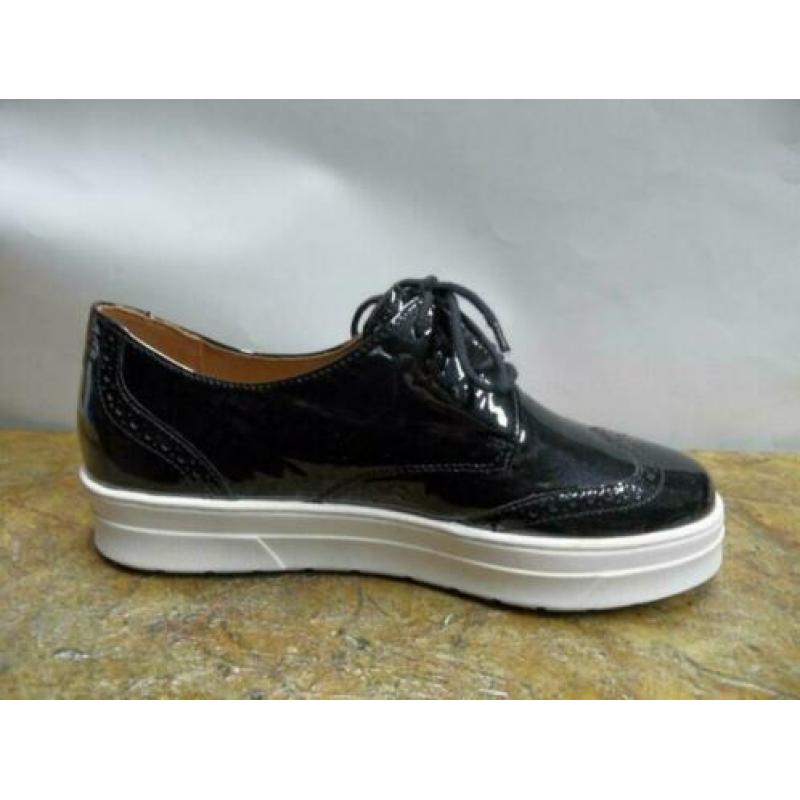 Zwarte lakschoenen Caprice maat 39