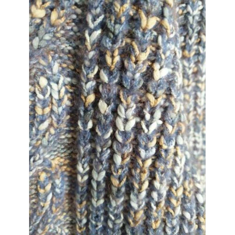 Lekker warm vest in mooie kleur. Maat 40. Nieuw