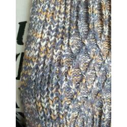 Lekker warm vest in mooie kleur. Maat 40. Nieuw