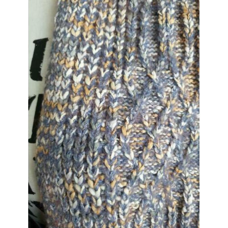 Lekker warm vest in mooie kleur. Maat 40. Nieuw