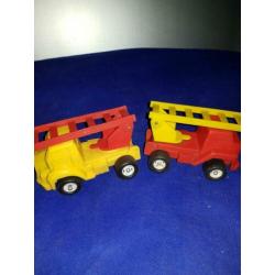 2 vikingplast auto s uit de jaren zeventig
