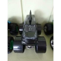 hotwheels monster trucks van mattel schaal 1:64