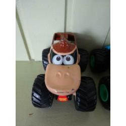 hotwheels monster trucks van mattel schaal 1:64