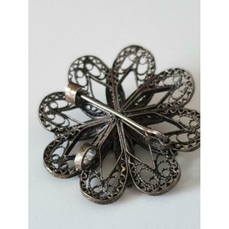 Zilveren filigrain broche/ hanger met bloedkoraal