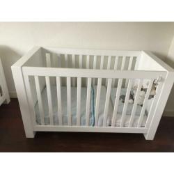 Ledikant hoogglans wit incl aerosleep matras en accessoires