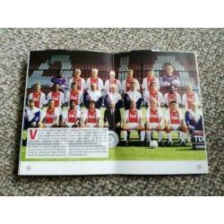 Boekwerk met cd ajax kampioen 2010.2011