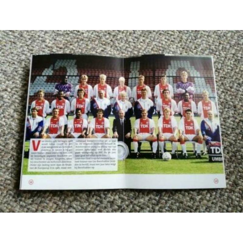 Boekwerk met cd ajax kampioen 2010.2011