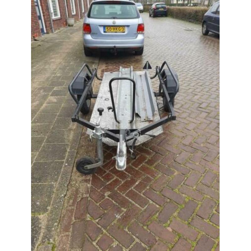 motor aanhanger met rijplank
