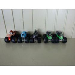 hotwheels monster trucks van mattel schaal 1:64