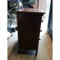 Houten ladenkastje met 3 (drie) lades