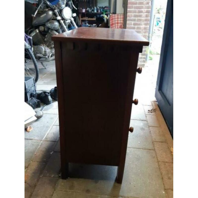 Houten ladenkastje met 3 (drie) lades
