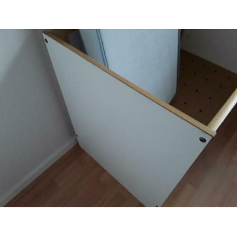 Stevig kinderbedje met matras
