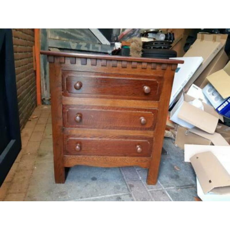 Houten ladenkastje met 3 (drie) lades