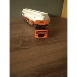 Ik hep een DAF 95 XF van TEKNO 1:50