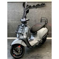 Prachtige VESPA SPRINT 2019 i-get (Nardo Grey !)Helmplicht