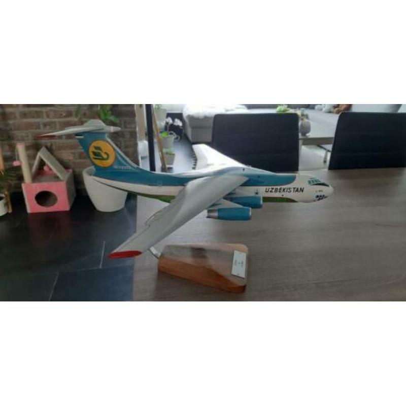 Ilyushin IL76TD Uzbekistan 1:144