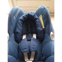 Blauwe Maxi Cosi met zitverkleiner en zonnekap