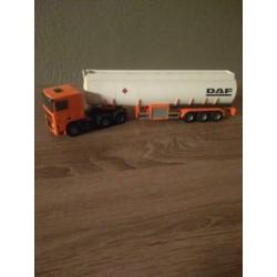 Ik hep een DAF 95 XF van TEKNO 1:50