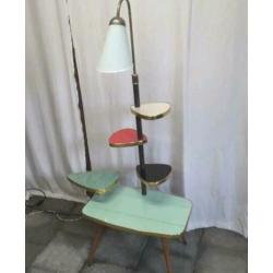 50 - 60 jaren tafel met mooie formica bladen en verlichting
