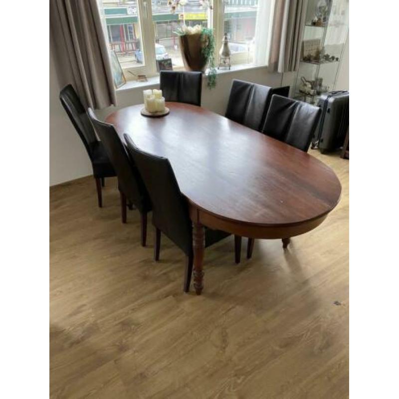 Antieke eettafel met 6 stoelen