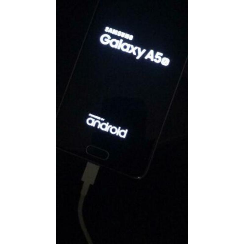 Samsung A5 met leder hoesje