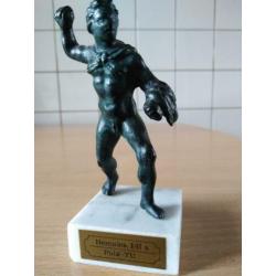 Hercules sculptuur. 110 mm groot.